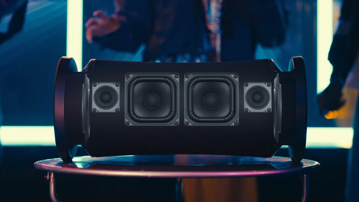 Sony ULT Field 7 + Sony ULT MIC Black product in use