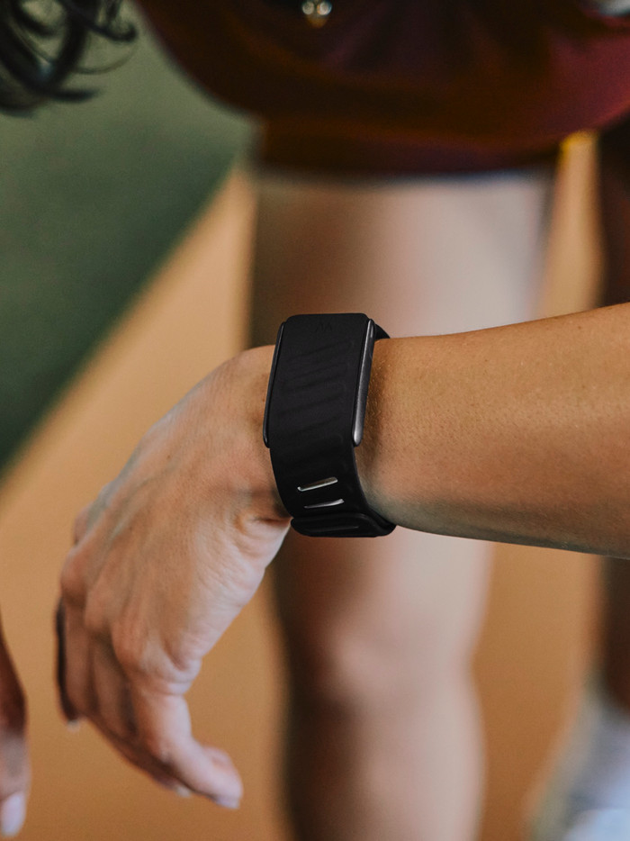 WHOOP MG SportFlex Band Zwart product in gebruik