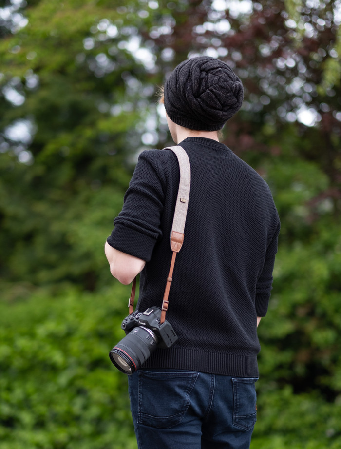 Rollei Camera Strap Bruin product in gebruik