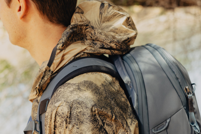 Peak Design Travel Backpack 30L Ocean product in gebruik