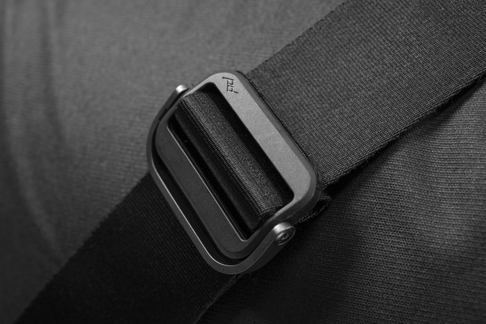 Peak Design Everyday Messenger 13L v3 Black detail