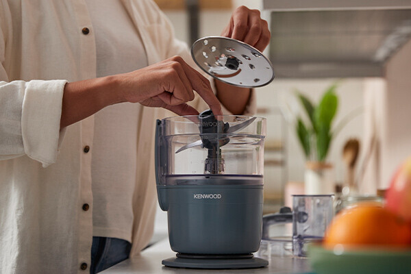 Kenwood Multipro Go FDP23.140GY Storm Grey product in gebruik