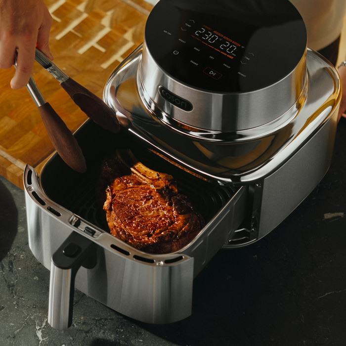 COSORI Iconic Single 6.2L Stainless Steel product in use