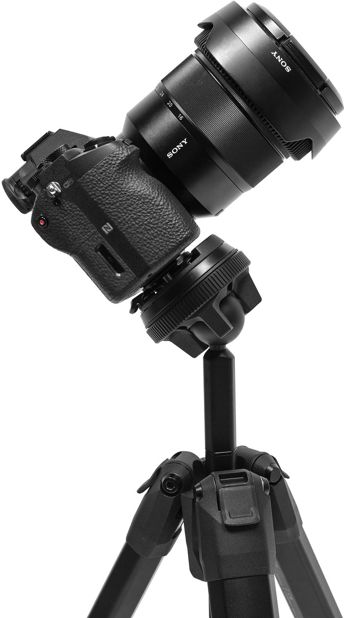 Peak Design Travel Tripod Aluminum product in use