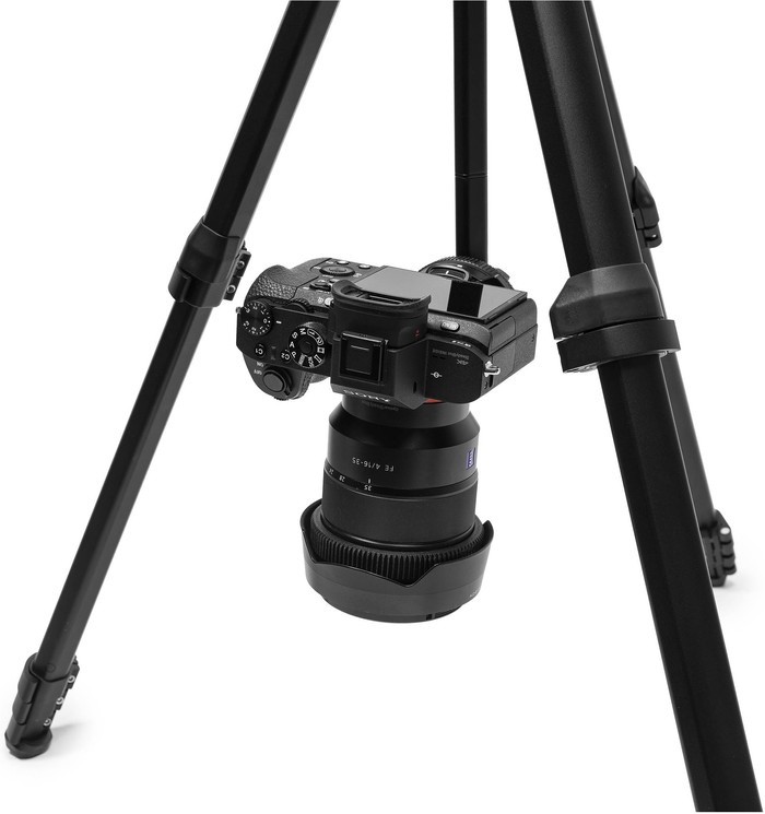 Peak Design Travel Tripod Aluminum product in use
