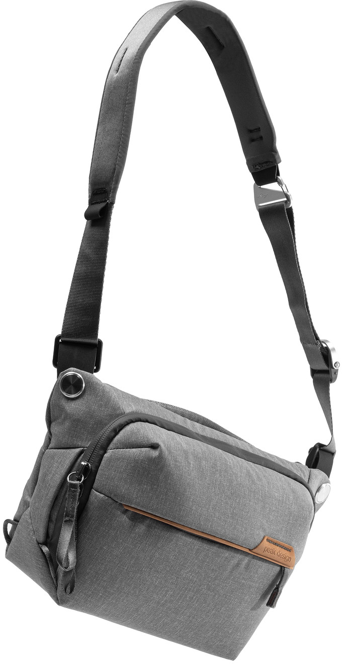 Peak Design Everyday Sling 3L v2 Ash product in use