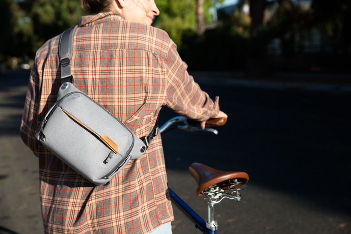 Peak Design Everyday Sling 3L v2 Ash product in use