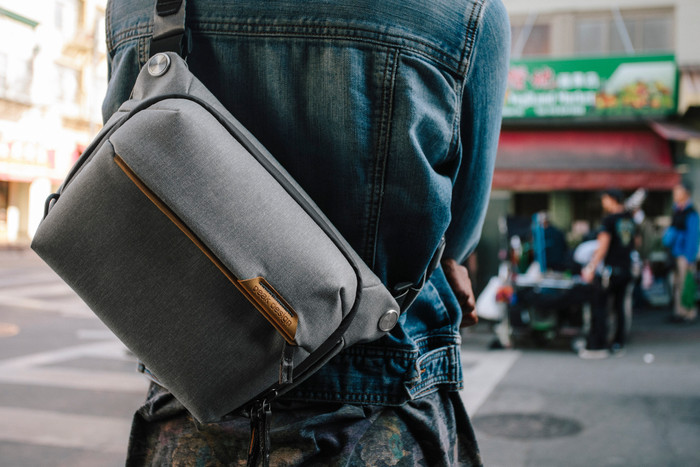 Peak Design Everyday Sling 3L v2 Ash product in use