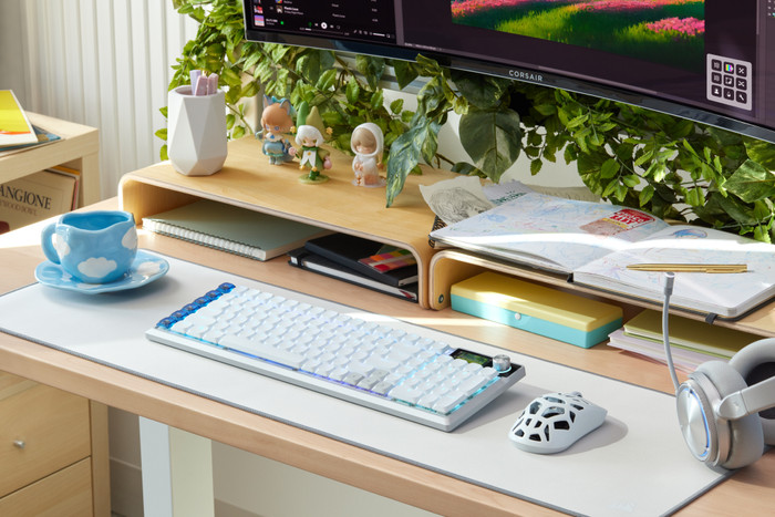 Corsair Vanguard AIR 99 Wireless Gaming Toetsenbord Wit Azerty product in gebruik