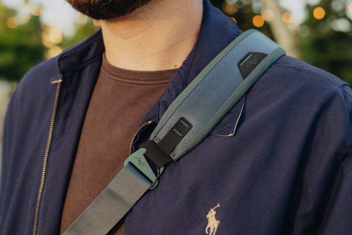Peak Design Everyday Sling 6L Ocean product in gebruik