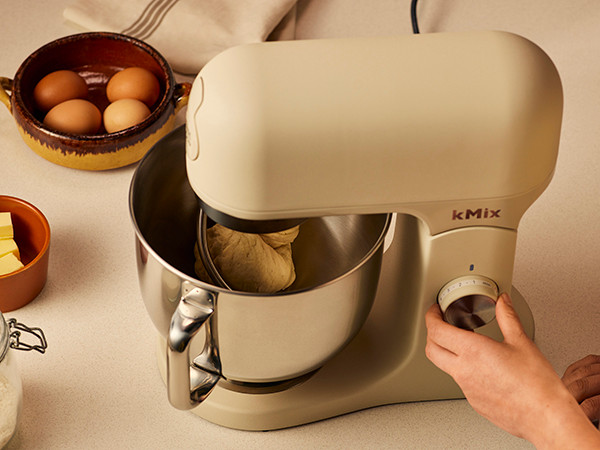 Kenwood kMix KMX751ACR Crème product in gebruik