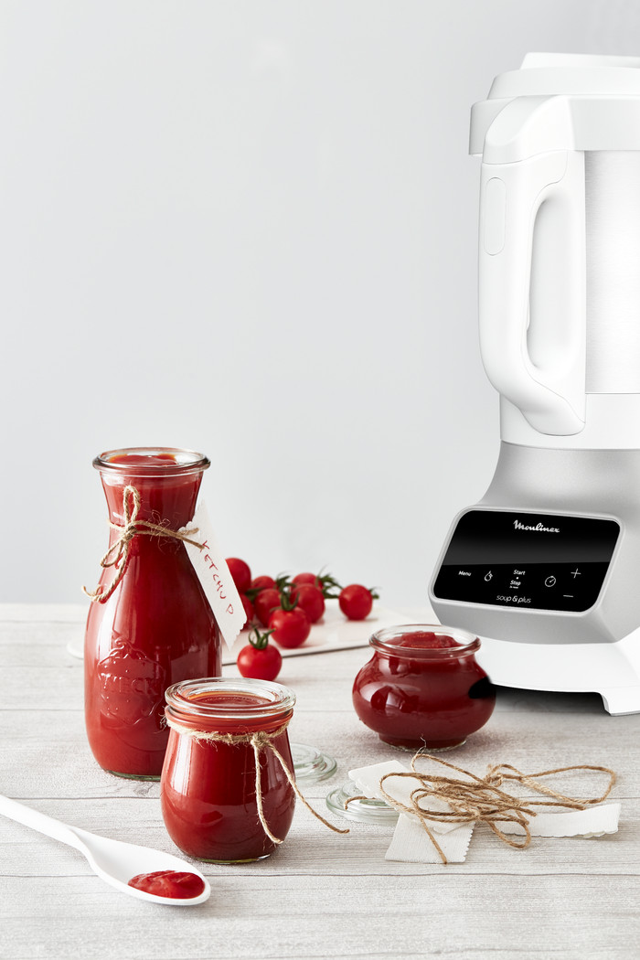 Moulinex Soup & Plus LM924500 Red product in use