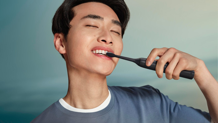 Philips Sonicare 3100 Series HX4033/32 Zwart product in gebruik