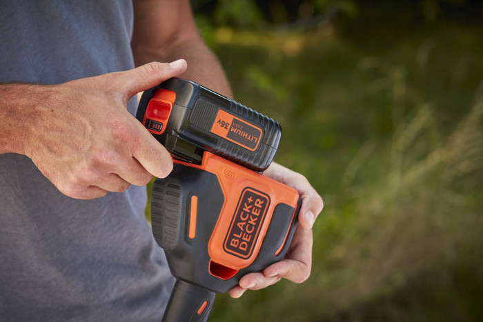 BLACK+DECKER BCSTA536L1-QW product in use