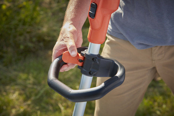 BLACK+DECKER BCSTA536L1-QW product in use