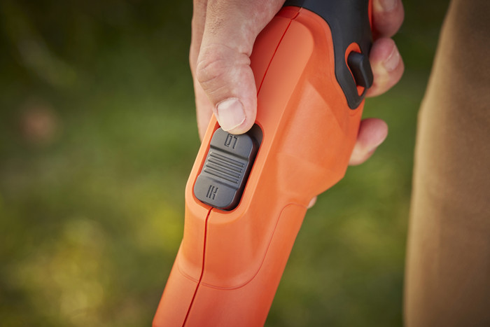 BLACK+DECKER BCSTA536L1-QW product in use