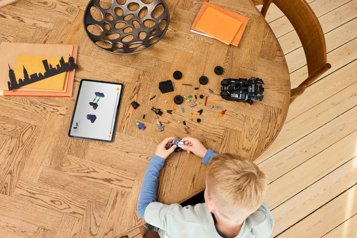 LEGO DC Batman Tumbler vs. Two-Face en The Joker 76303 product in gebruik