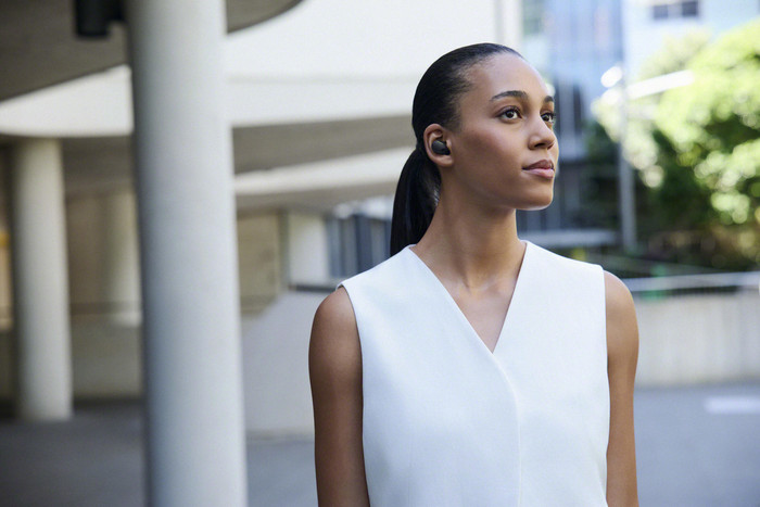 Sony WF-1000XM6 Zwart product in gebruik