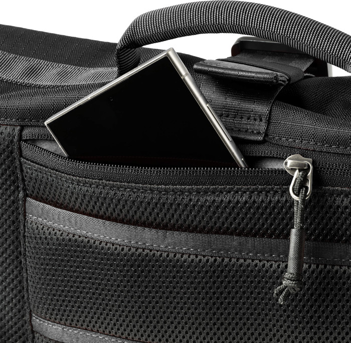 Think Tank FocusPoint Crossbody 8L Zwart binnenkant