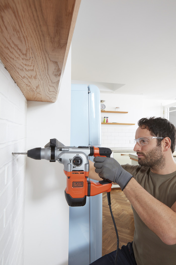 BLACK+DECKER BEHS03K-QS product in use