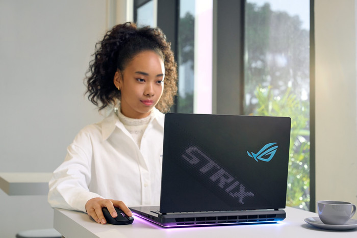 ASUS ROG Strix 18 G835LXG-TQ415W AZERTY product in gebruik