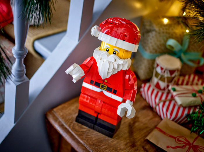 LEGO Large Santa Minifigure 40820 product in use