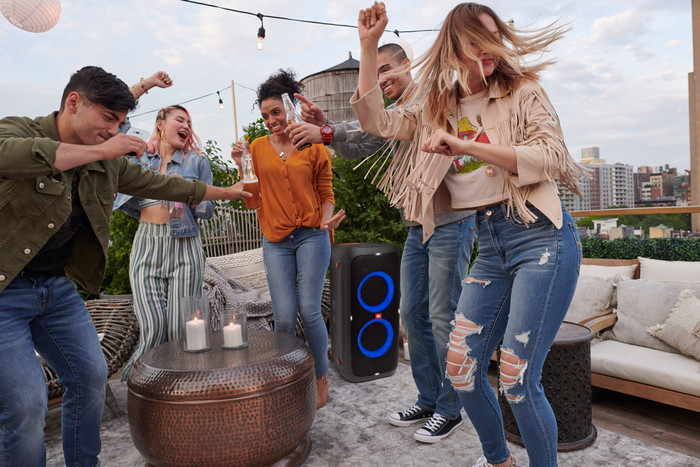 JBL Partybox 310 + Microphone Filaire produit à l'usage