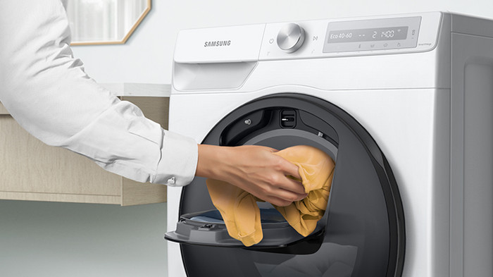 Samsung WD80T654ABH/S2 AddWash - 8/5kg product in use