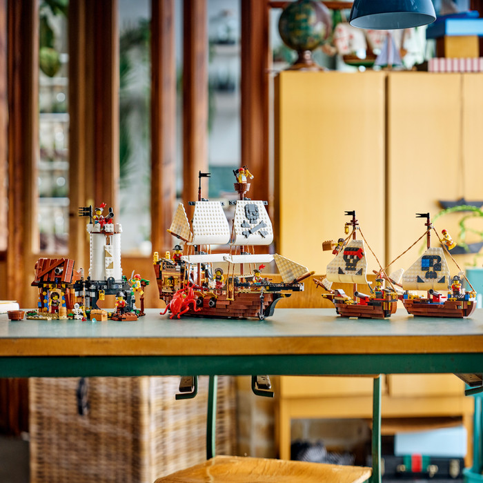 LEGO Creator 3-in-1 Klassiek Piratenschip 31387 product in gebruik