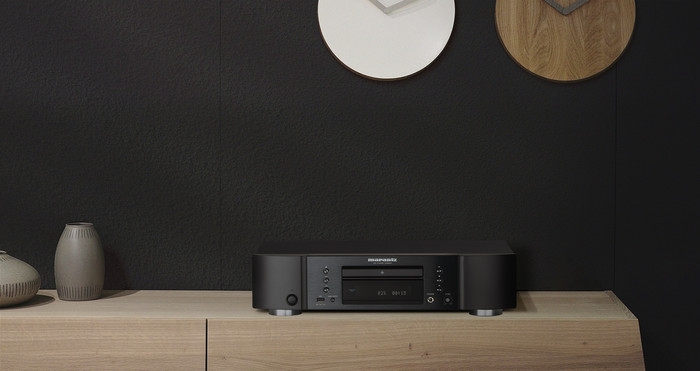 Marantz CD6007 Black product in use