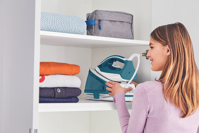 Calor Express Essential SV6115C0 product in use