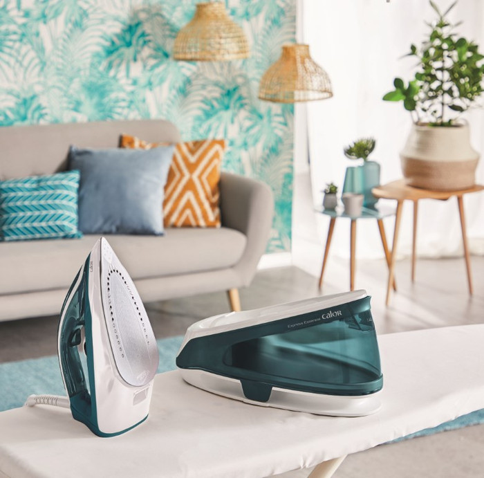 Calor Express Essential SV6115C0 product in use