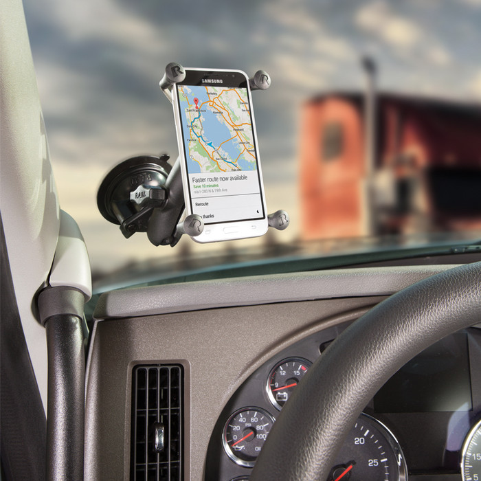 RAM Mounts Universele Telefoonhouder Auto Zuignap Voorruit/Dashboard Groot product in gebruik