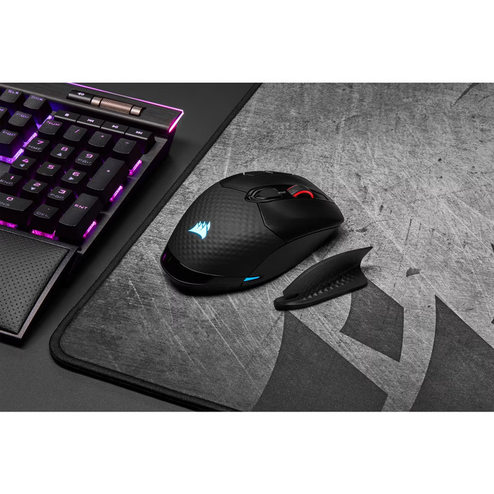Corsair Dark Core RGB Pro Draadloze Gaming Muis product in gebruik