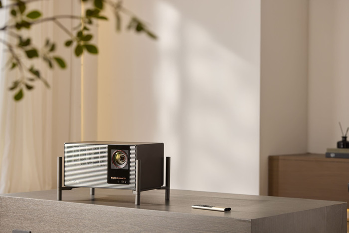 XGIMI Titan Noir product in gebruik