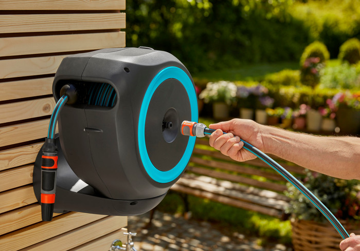 Gardena Wandslangenbox 15 RollUp S product in gebruik