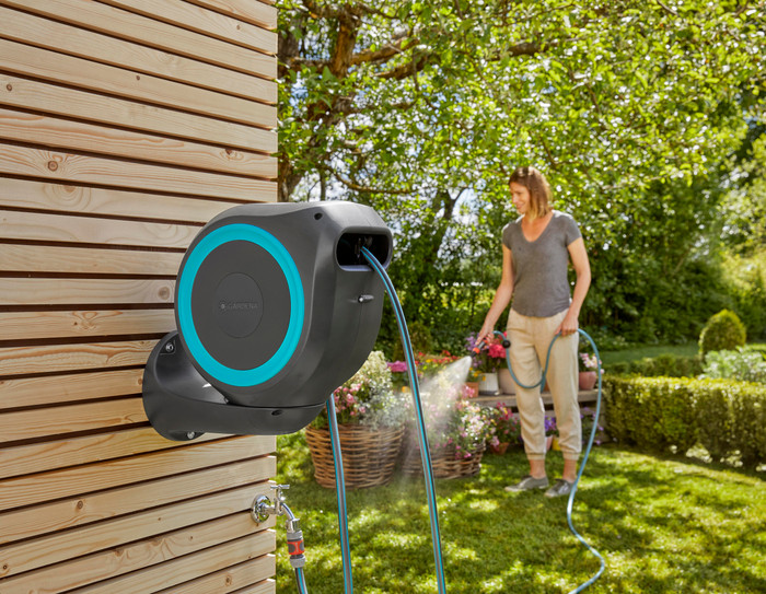 Gardena Wandslangenbox 15 RollUp S product in gebruik