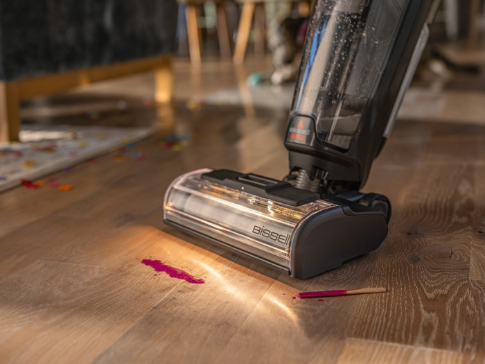 Bissell CrossWave HydroScrub Pro product in gebruik