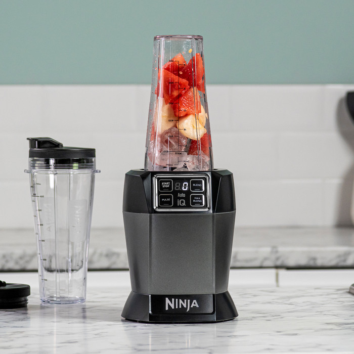 Ninja Blender BN495EU product in use