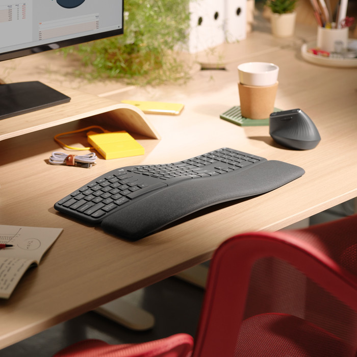Logitech K860 Ergonomisch Draadloos Toetsenbord Azerty + Logitech MX Master 3S product in gebruik
