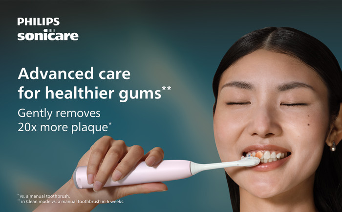 Philips Sonicare Series 7500 HX7422/06 Roze product in gebruik