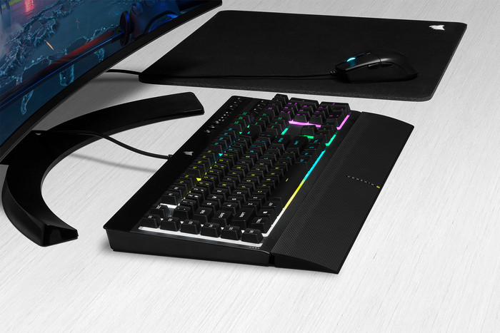 Corsair K55 RGB Pro Gaming Toetsenbord Azerty product in gebruik
