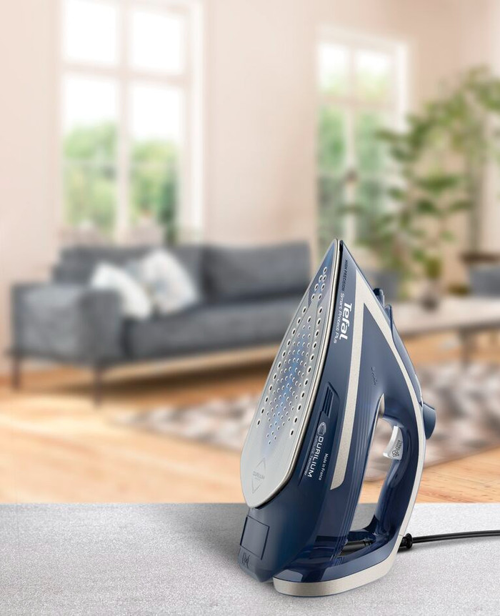 Tefal FV6872 Smart Protect Plus product in use