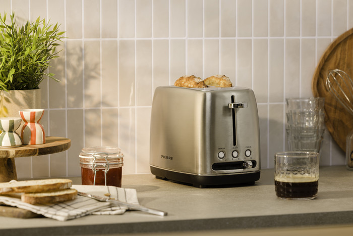 Pierre Toaster PT5000 product in use