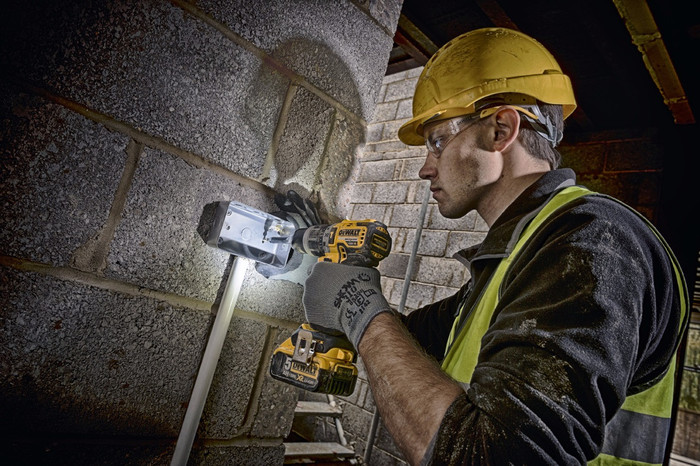 DeWalt DCK755P3T-QW Combi Set product in use