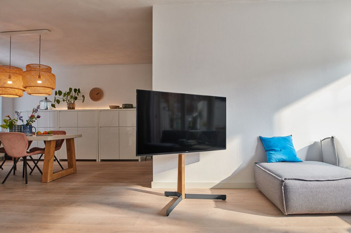 Vogel's TVS 3695 product in gebruik