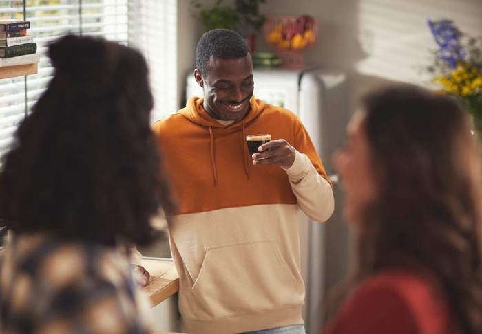 Philips Senseo Original Plus CSA210/90 Red product in use