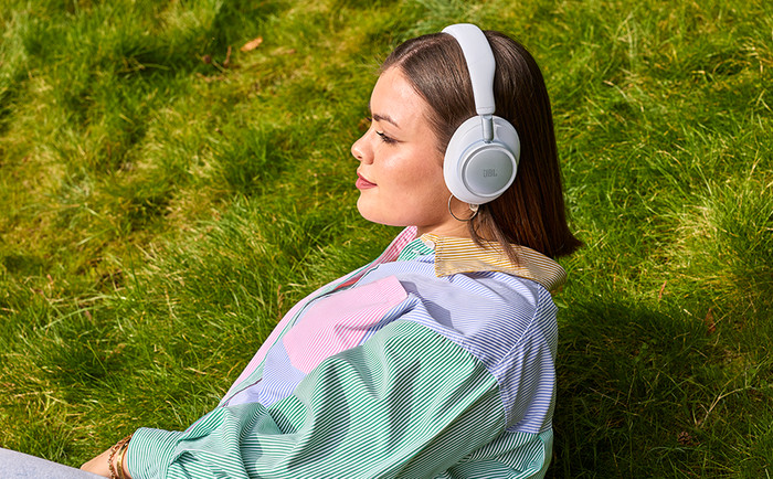 JBL Live 780NC Blanc produit à l'usage