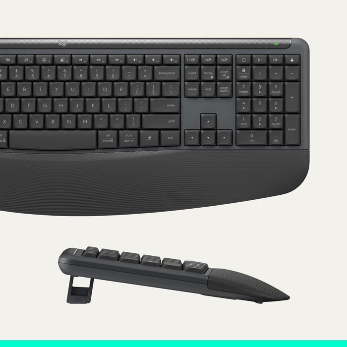 Logitech MK880 Signature Comfort Plus Wireless Keyboard and Mouse Combo Graphite QWERTY detail