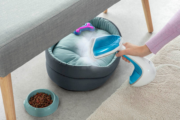 Calor Garment Care Pure DT9530C0 product in use